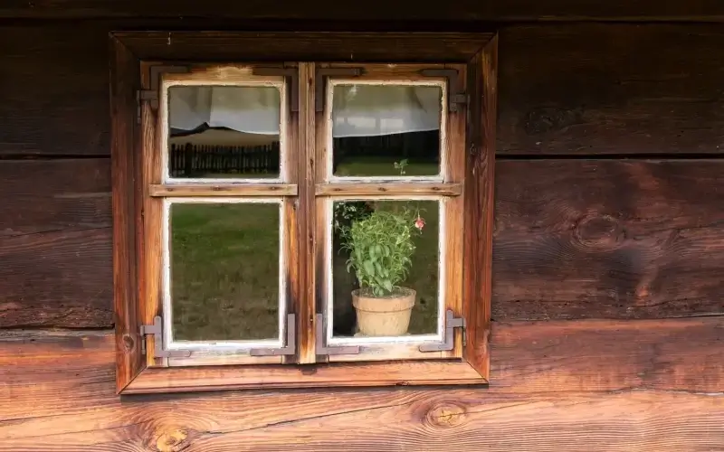 Jak malować drewniane okna?
