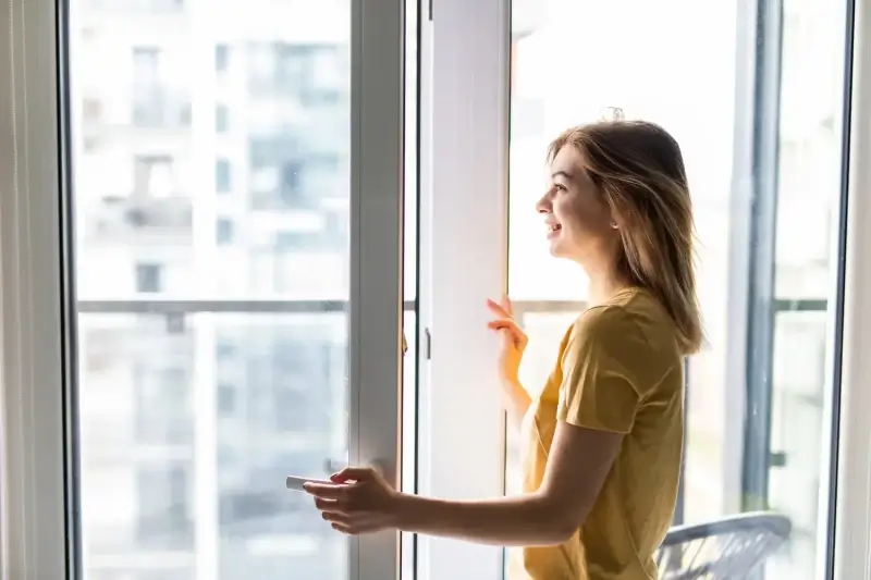 Jak zdemontować skrzydło okna PCV?